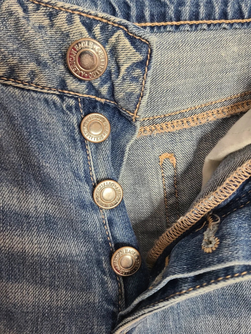 American Eagle Tomgirl Distressed Jeans 8 R Soft Lightweight Button Fly Cropped